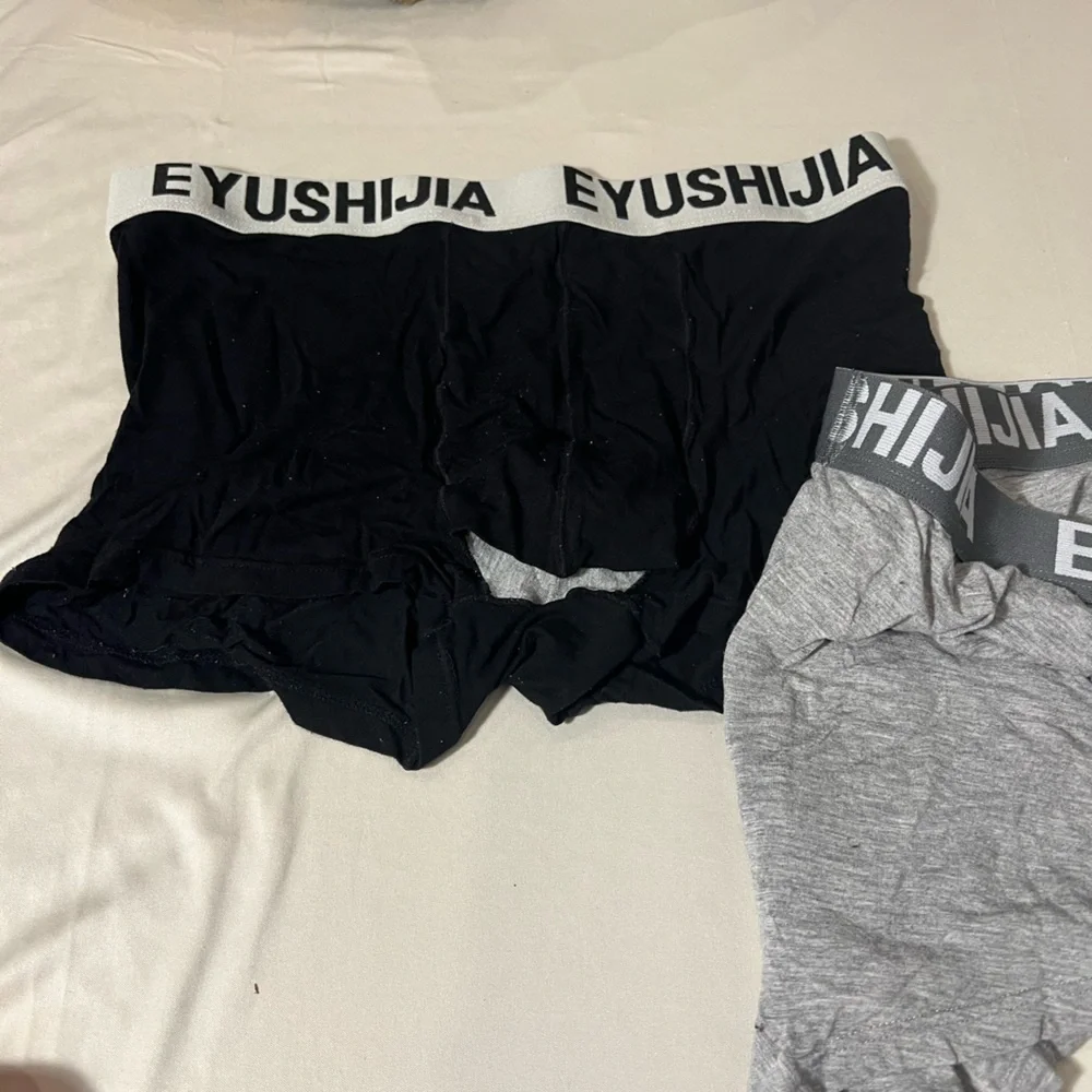 EYUSHIJIA Men’s 2-Pack Comfortable Boxer Briefs – Black & Gray